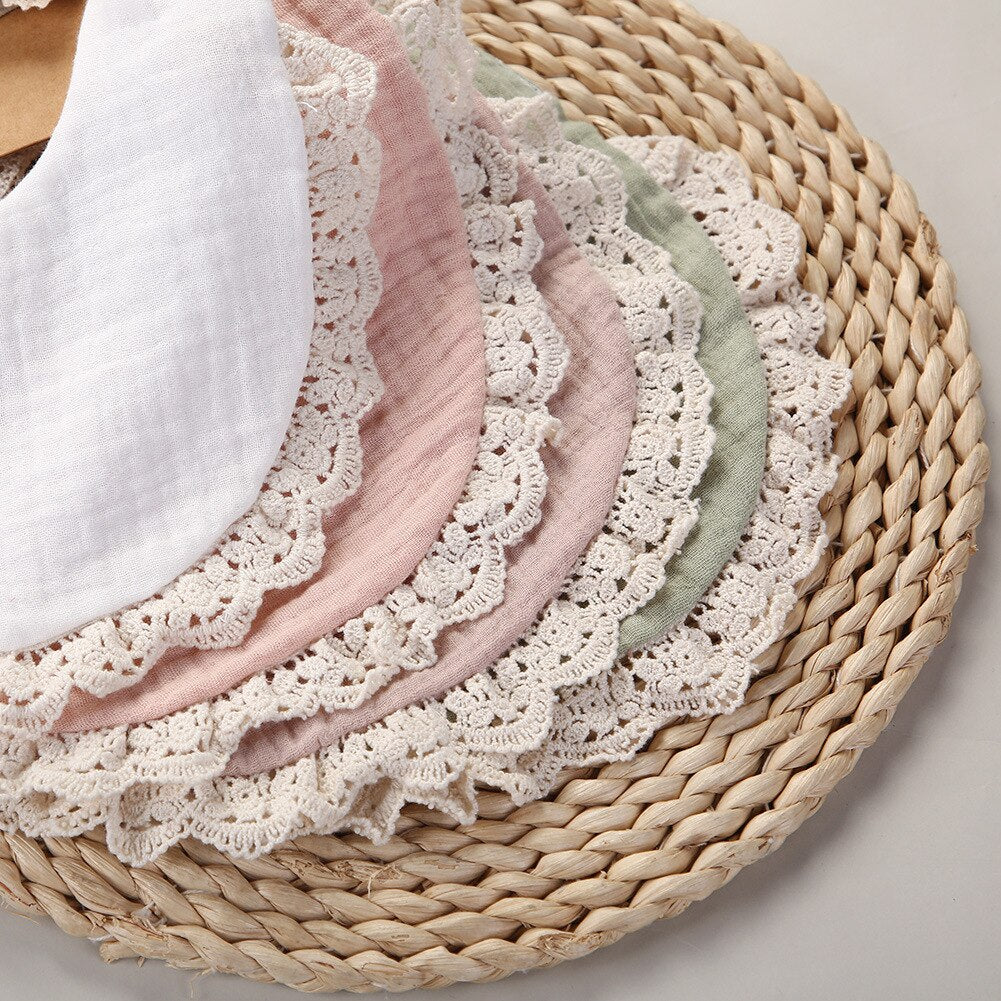 Completo in mussola con pizzo