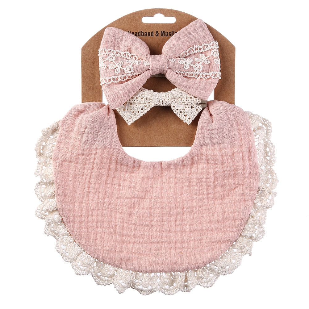 Completo in mussola con pizzo