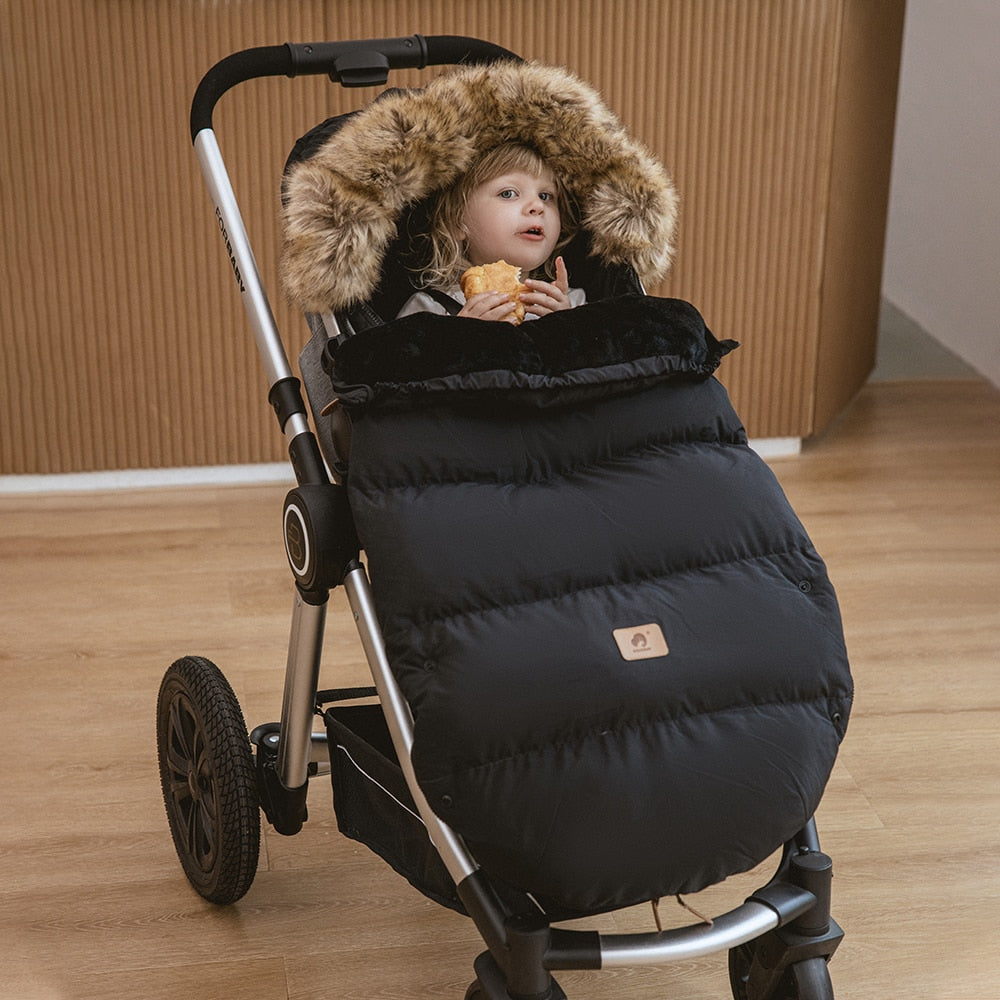 Kinderwagen-Thermofußsack mit abnehmbarem Pelzkragen